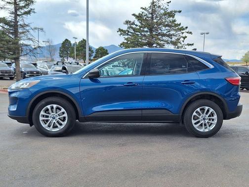 Blue Metallic 2022 Ford Escape SE