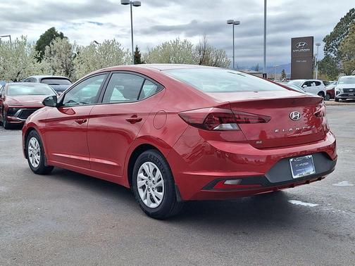2019 Hyundai ELANTRA SE