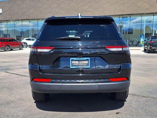 Diamond Black Crystal Pearlcoat 2024 Jeep Grand Cherokee Limited