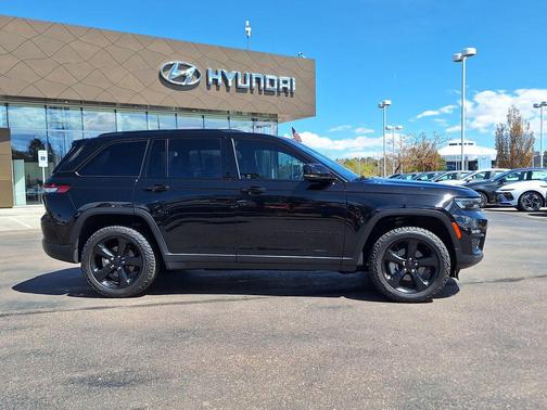 Diamond Black Crystal Pearlcoat 2024 Jeep Grand Cherokee Limited