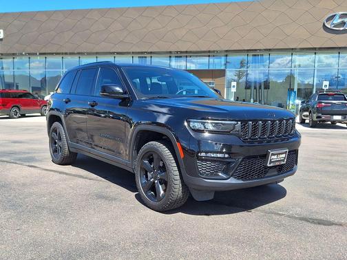 Diamond Black Crystal Pearlcoat 2024 Jeep Grand Cherokee Limited