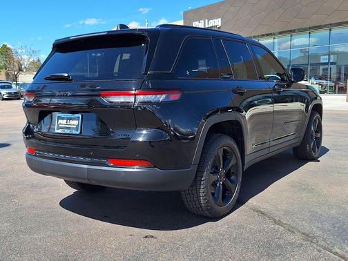 Diamond Black Crystal Pearlcoat 2024 Jeep Grand Cherokee Limited