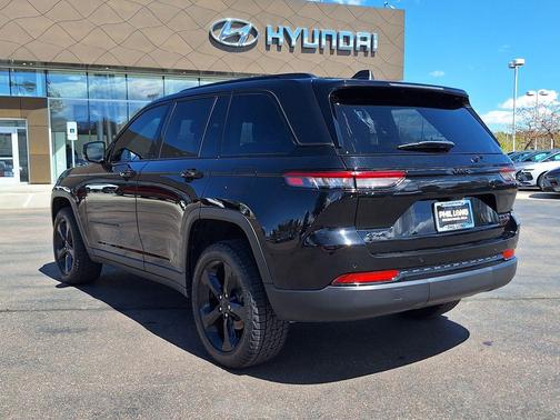 Diamond Black Crystal Pearlcoat 2024 Jeep Grand Cherokee Limited