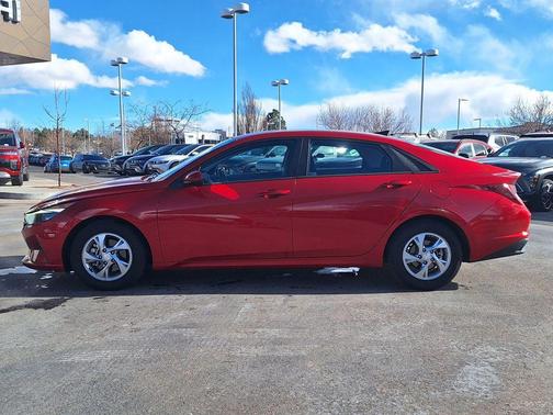 2021 Hyundai ELANTRA SE