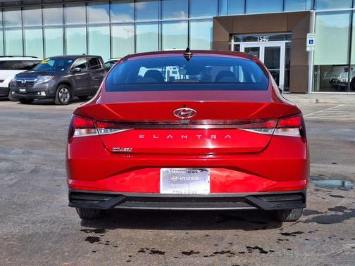 2021 Hyundai ELANTRA SE