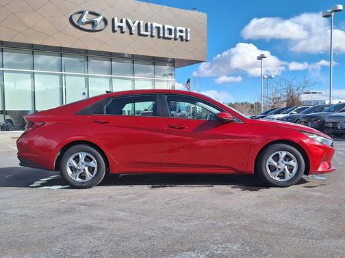 2021 Hyundai ELANTRA SE