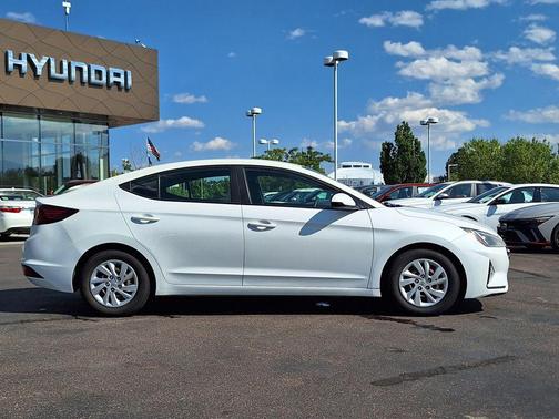 2019 Hyundai ELANTRA SE