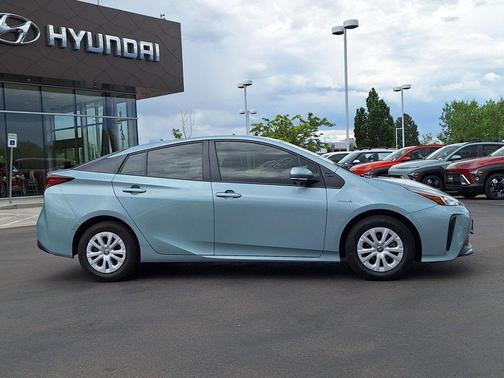 2022 Toyota Prius LE
