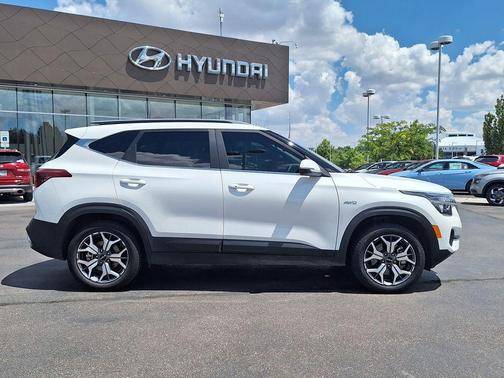 Snow White Pearl 2023 Kia Seltos EX