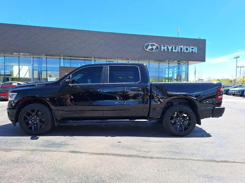 Diamond Black Crystal Pearlcoat 2023 RAM 1500 Sport