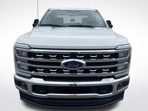 Star White Metallic Tri-Coat 2026 Ford F-250 Lariat