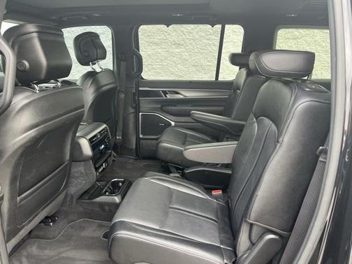 2024 Jeep Wagoneer L Series II Carbide