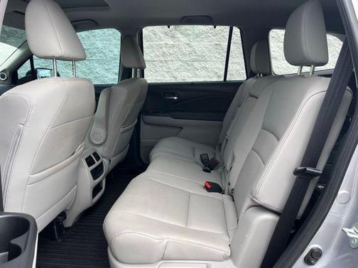 Lunar Silver Metallic 2022 Honda Pilot 2WD Special Edition