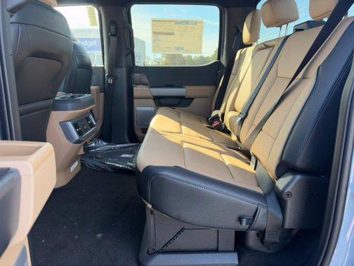 Glacier Gray Met Tri-Coat 2027 Ford F-250 Lariat