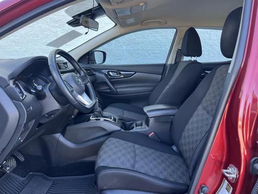 2022 Nissan Rogue Sport SV