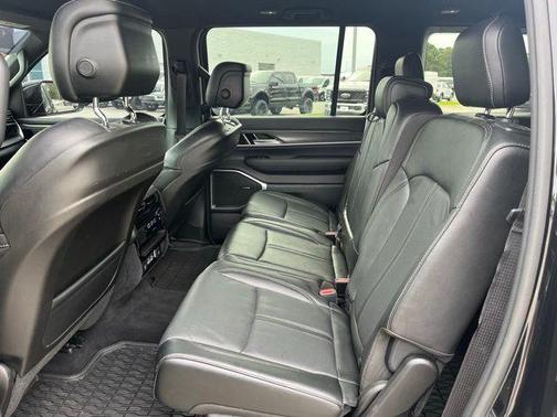 Diamond Black Crystal Pearlcoat 2023 Jeep Wagoneer Series II 4x4