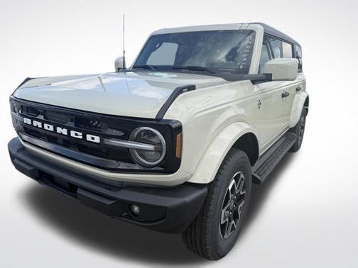 Desert Sand 2026 Ford Bronco Outer Banks
