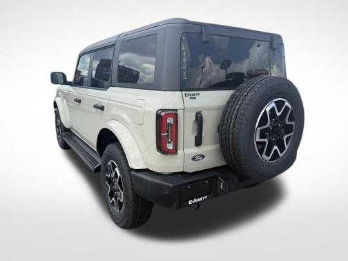 Desert Sand 2026 Ford Bronco Outer Banks