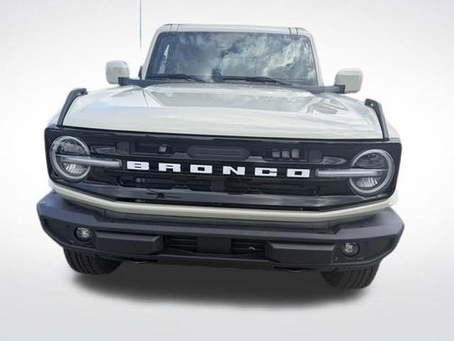 Desert Sand 2026 Ford Bronco Outer Banks