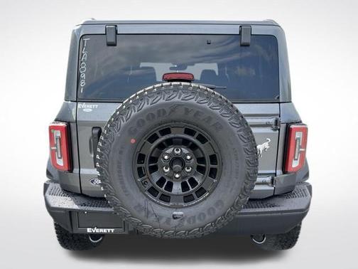 Carbonized Gray Metallic 2026 Ford Bronco Badlands