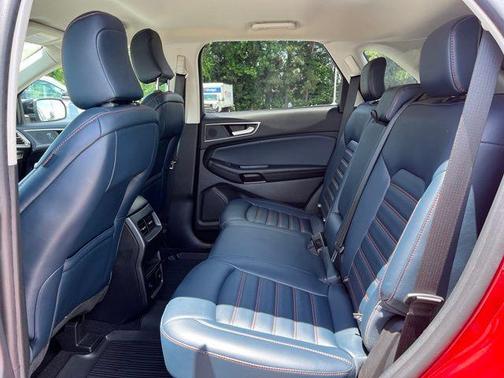 Rapid Red Metallic Tinted Clearcoat 2024 Ford Edge SEL