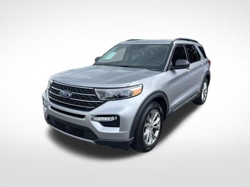 Iconic Silver Metallic 2022 Ford Explorer XLT
