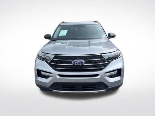 Iconic Silver Metallic 2022 Ford Explorer XLT