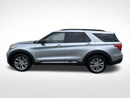 Iconic Silver Metallic 2023 Ford Explorer XLT