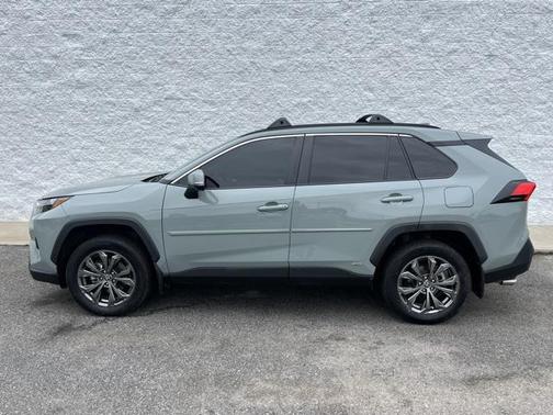 2022 Toyota RAV4 Hybrid XLE Premium