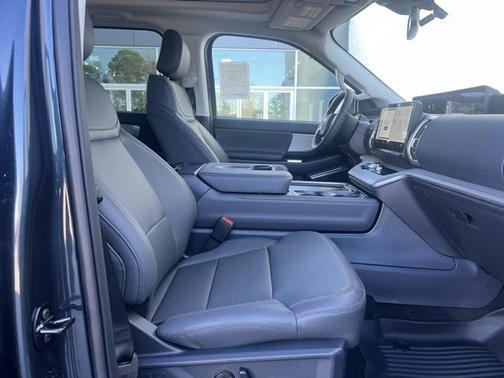 2025 Ford Expedition Max Active 4x4