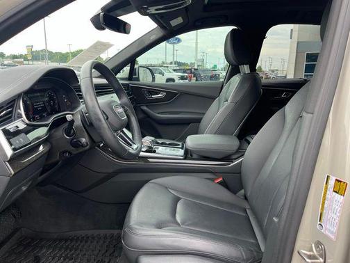 Vicuna Beige Metallic 2023 Audi Q7 55 Premium Plus