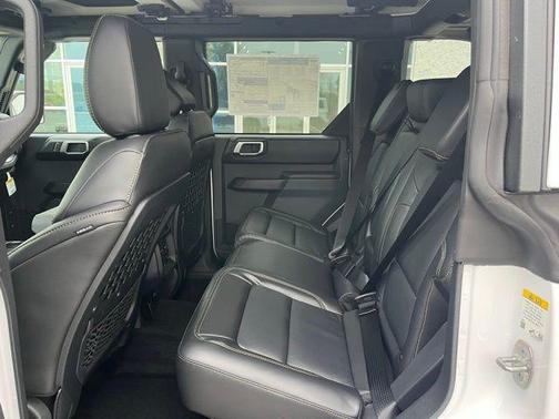 Oxford White 2026 Ford Bronco Badlands