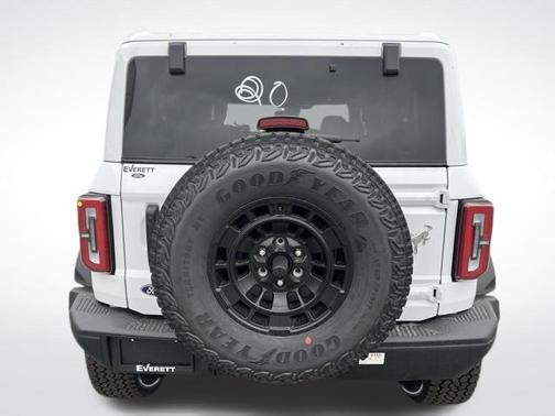 Oxford White 2026 Ford Bronco Badlands