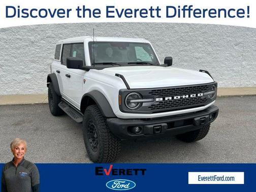 Oxford White 2026 Ford Bronco Badlands