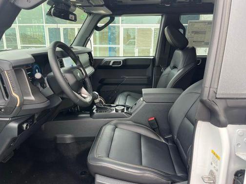 Oxford White 2026 Ford Bronco Badlands