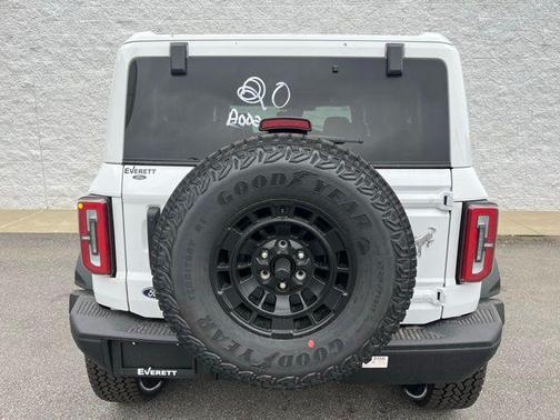 Oxford White 2026 Ford Bronco Badlands