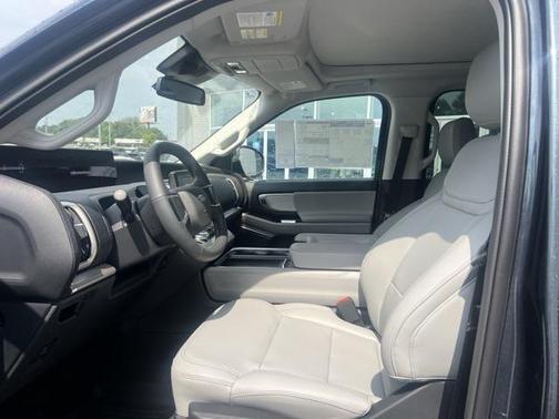 2025 Ford Expedition Max Active 4x2