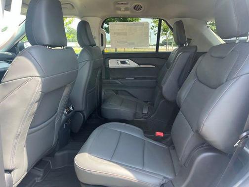Space White Metallic 2026 Ford Explorer Active