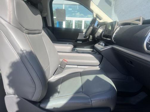 2025 Ford Expedition Max Active 4x4