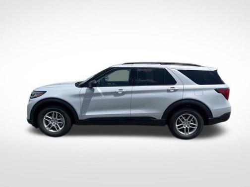 Space White Metallic 2026 Ford Explorer Active