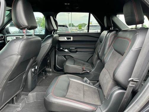 Agate Black Metallic 2023 Ford Explorer ST-Line