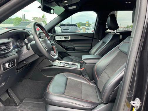 Agate Black Metallic 2023 Ford Explorer ST-Line