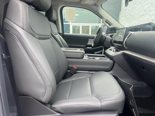 2025 Ford Expedition Max Active 4x2