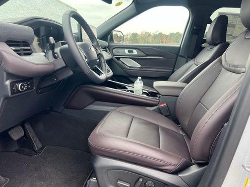 Space White Metallic 2026 Ford Explorer Platinum