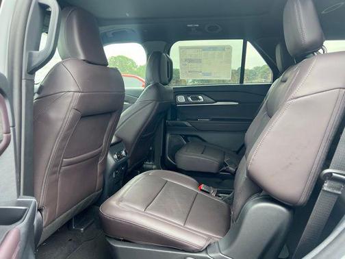 Space White Metallic 2026 Ford Explorer Platinum