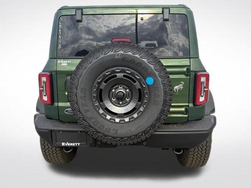 Eruption Green Metallic 2025 Ford Bronco Badlands