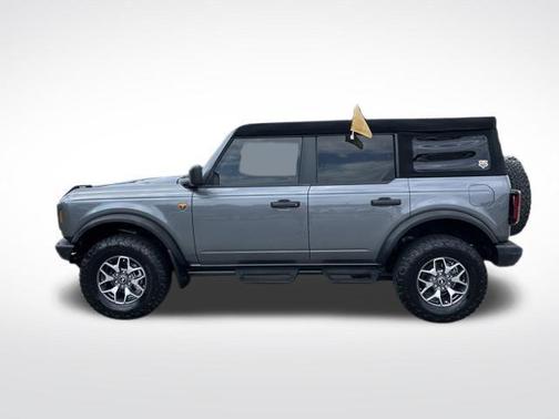 Carbonized Gray Metallic 2024 Ford Bronco Badlands