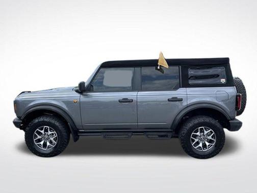 Carbonized Gray Metallic 2024 Ford Bronco Badlands