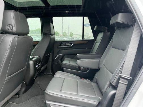 Summit White 2025 GMC Yukon Denali