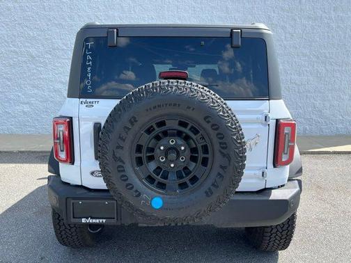 Oxford White 2026 Ford Bronco Outer Banks